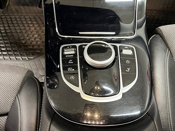 Mercedes-Benz E200 17 of 24