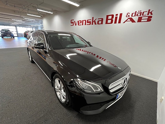 Mercedes-Benz E200 3 of 24