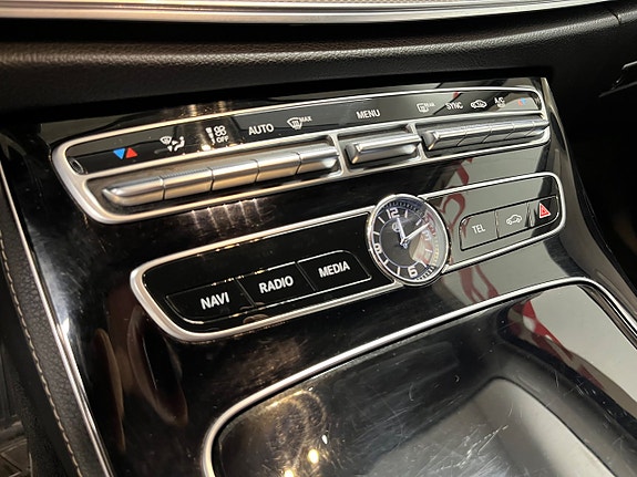 Mercedes-Benz E200 18 of 24