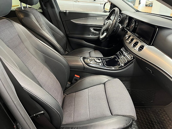 Mercedes-Benz E200 21 of 24