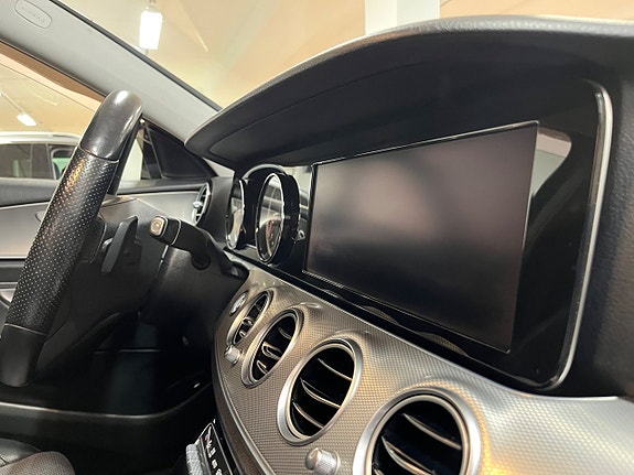Mercedes-Benz E200 19 of 24
