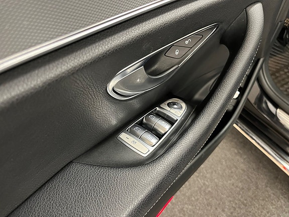 Mercedes-Benz E200 11 of 24
