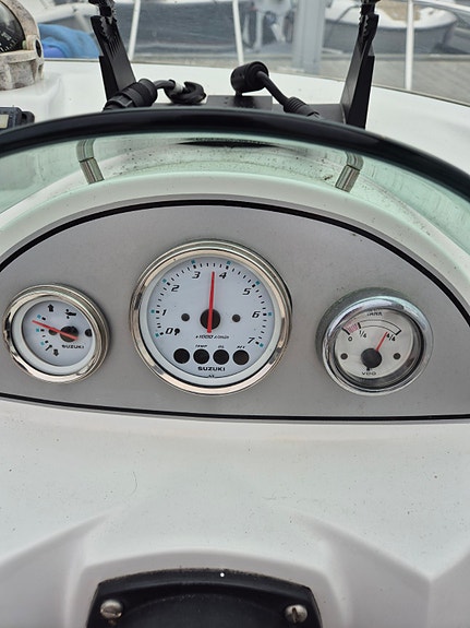 Bénéteau Flyer 650 WA – Suzuki DF140 – 350 h – 2 ägare 9 of 9