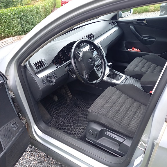 Volkswagen Passat 4 of 6