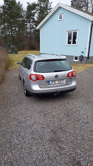 Volkswagen Passat 2 of 6