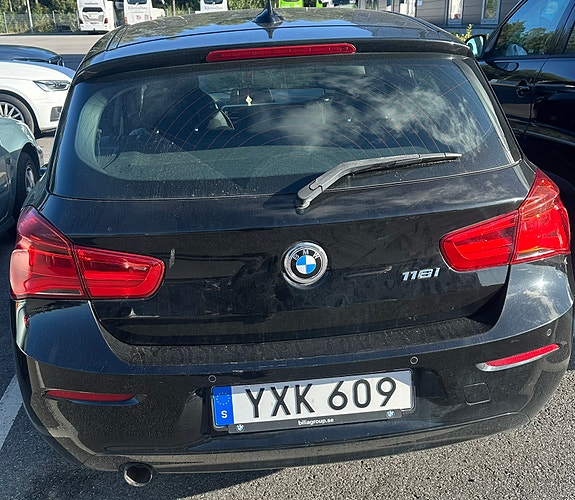 BMW 118i 2 of 8