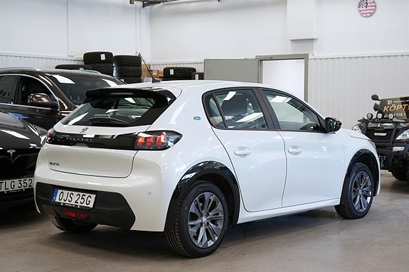 Peugeot e-208 5 of 26