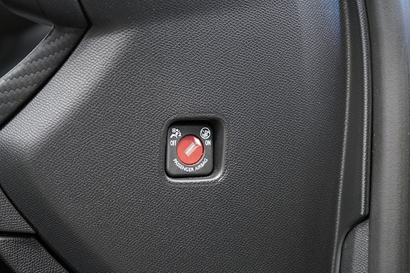 Peugeot e-208 25 of 26