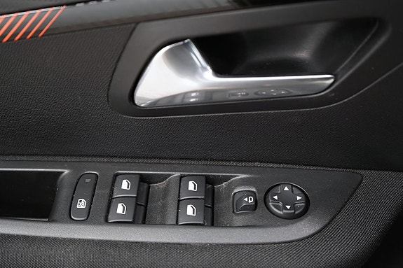 Peugeot e-208 15 of 26