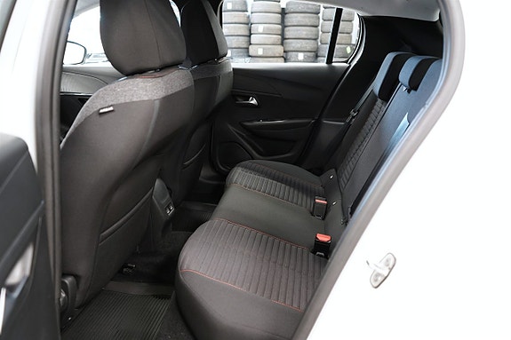Peugeot e-208 10 of 26