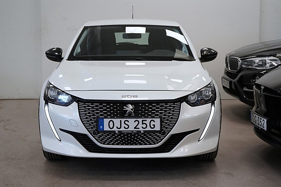 Peugeot e-208 8 of 26