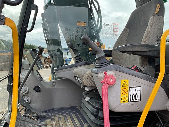 Volvo EC 140 DL 9 of 11