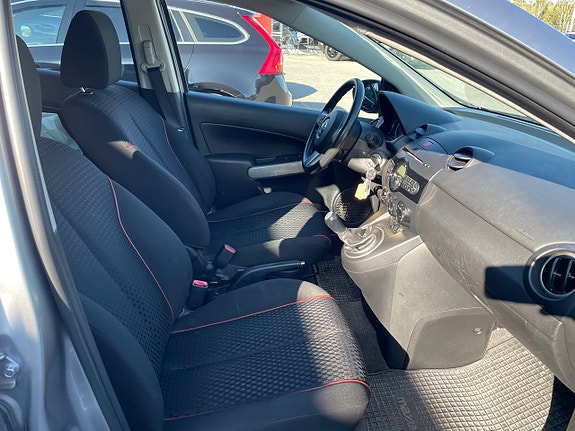 Mazda 2 3 of 4
