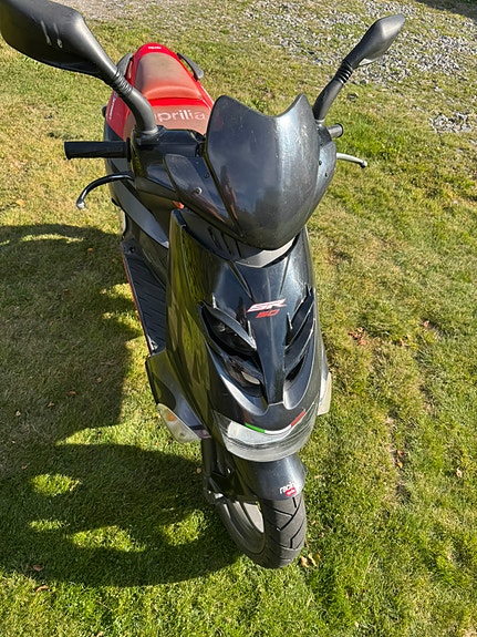Aprilia SR50 street 7 of 7