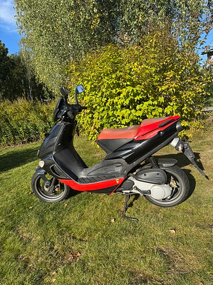 Aprilia SR50 street 5 of 7