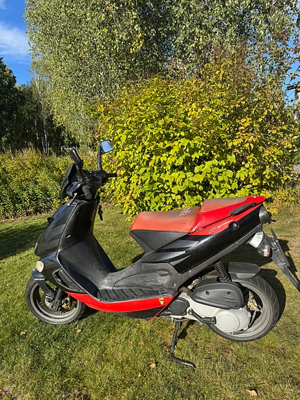Aprilia SR50 street 4 of 7