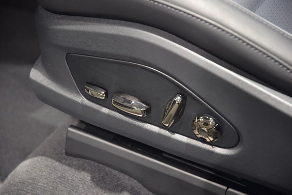 Porsche Cayenne 5 of 16