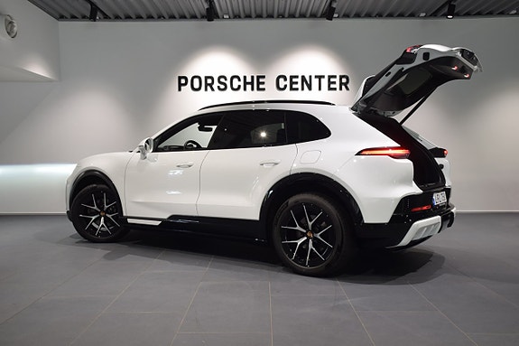 Porsche Cayenne 13 of 16