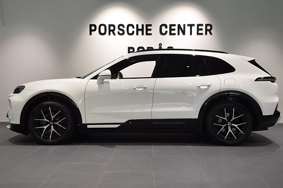 Porsche Cayenne 9 of 16