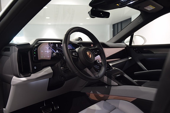 Porsche Cayenne 3 of 16
