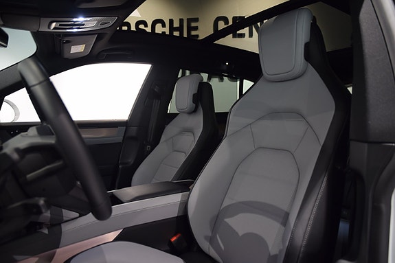 Porsche Cayenne 7 of 16