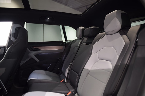 Porsche Cayenne 10 of 16