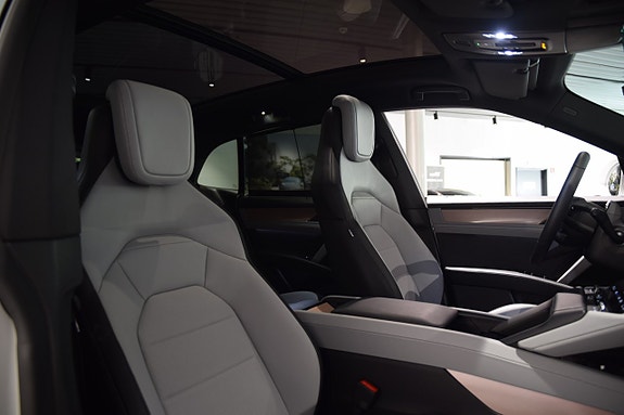 Porsche Cayenne 15 of 16