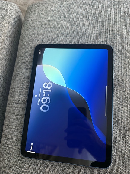 Apple iPad A16 image 4