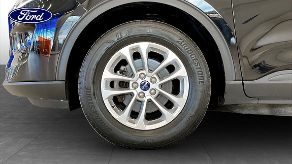 Ford Kuga 9 of 12