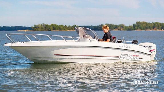 Micore 570 CC | Evinrude E-TEC 115 17 of 30