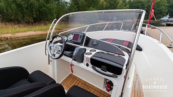 Micore 570 CC | Evinrude E-TEC 115 25 of 30