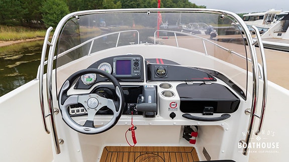 Micore 570 CC | Evinrude E-TEC 115 26 of 30