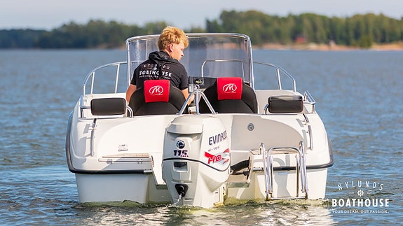 Micore 570 CC | Evinrude E-TEC 115 21 of 30