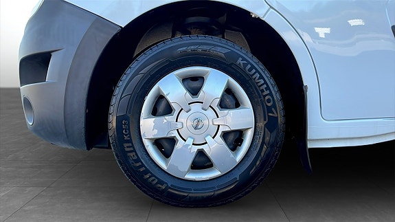 Nissan NV400 9 of 12