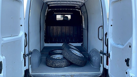 Nissan NV400 10 of 12