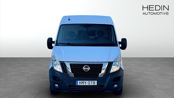 Nissan NV400 8 of 12