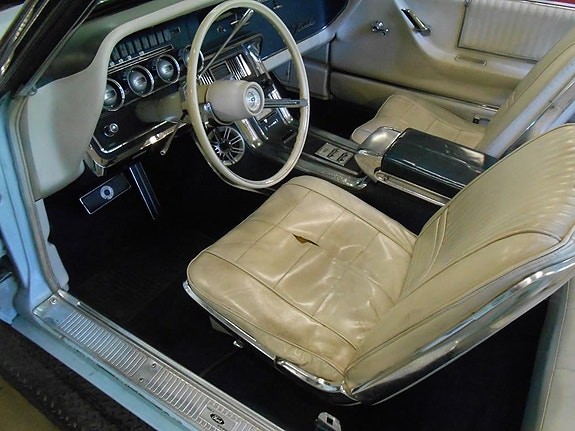 Ford Thunderbird 10 of 21