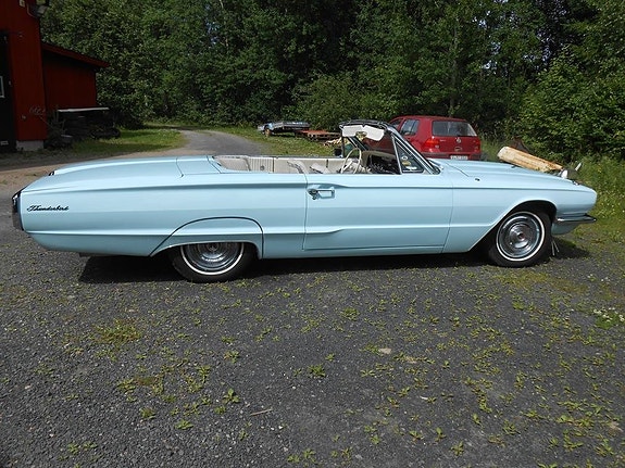 Ford Thunderbird 4 of 21