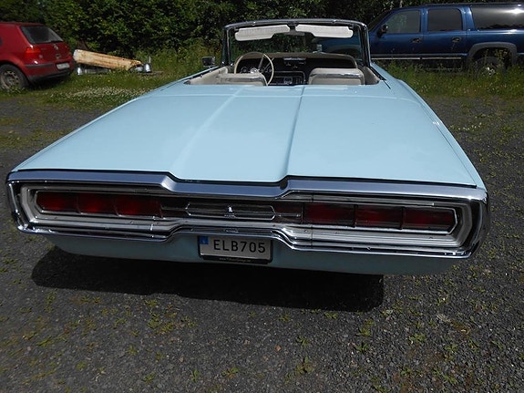 Ford Thunderbird 8 of 21