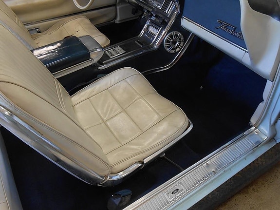 Ford Thunderbird 11 of 21