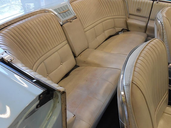 Ford Thunderbird 13 of 21