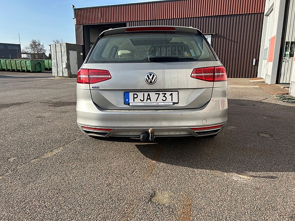 Volkswagen Passat 3 of 7
