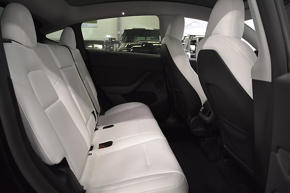 Tesla Model Y 14 of 26