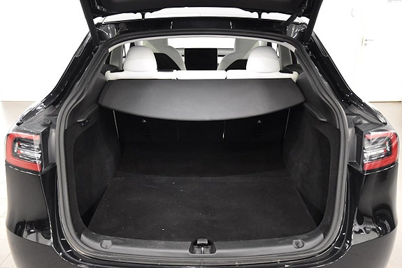 Tesla Model Y 26 of 26