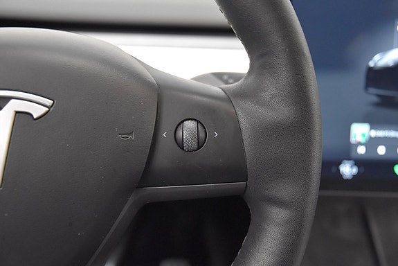 Tesla Model Y 11 of 26