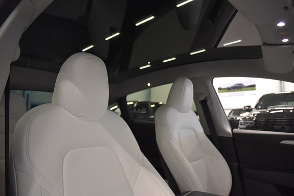 Tesla Model Y 13 of 26