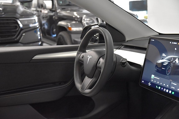 Tesla Model Y 8 of 26