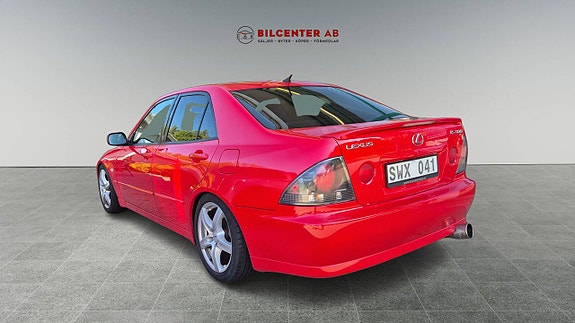 Lexus IS300 5 of 9