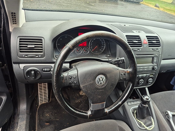 Volkswagen Golf V 5 of 5