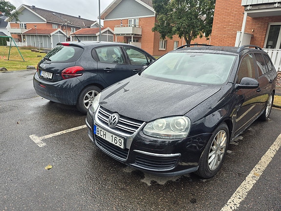 Volkswagen Golf V 2 of 5